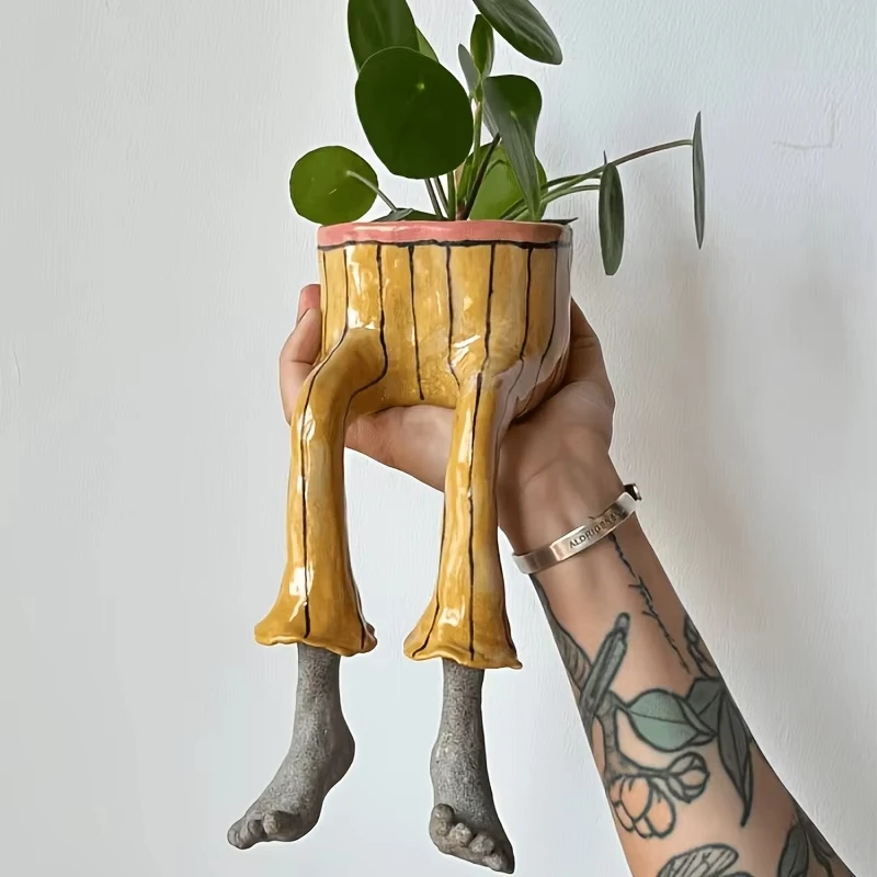 斬新な座り姿のセラミック製プランター、キュートなドレスとジー - The Plant Parent のレビューと価格